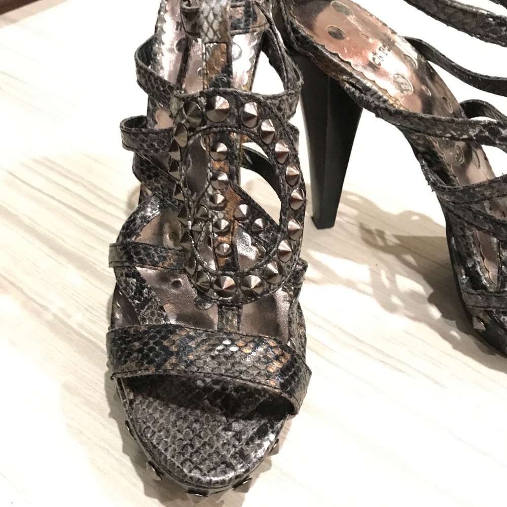 Sexy Peace Sign Strappy Pumps